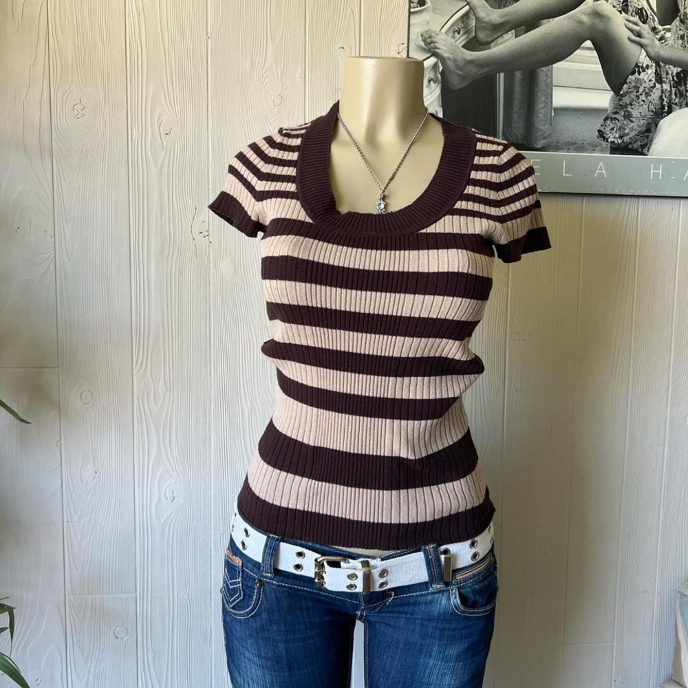 Brown and beige circle neckline ribbed tee top 🍩🫘
